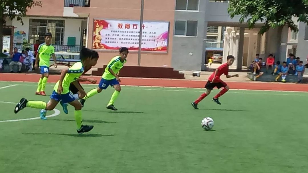 海门小学足球队冠军_海门校园足球_海门中专足球队