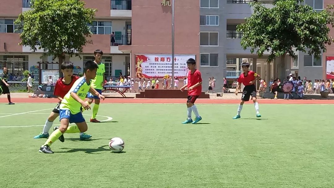 海门小学足球队冠军_海门校园足球_海门中专足球队