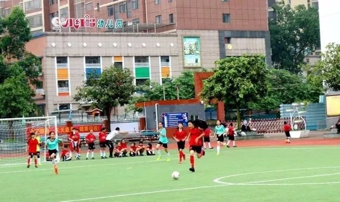 海门校园足球_海门小学足球队冠军_海门中专足球队