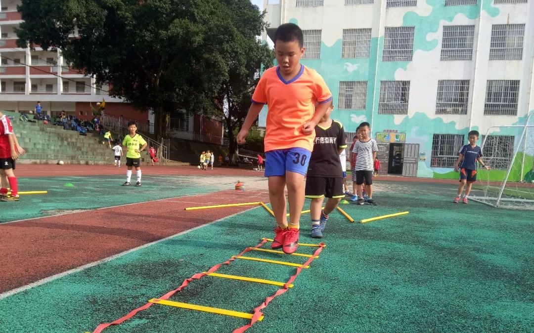 海门小学足球队冠军_海门校园足球_海门中专足球队