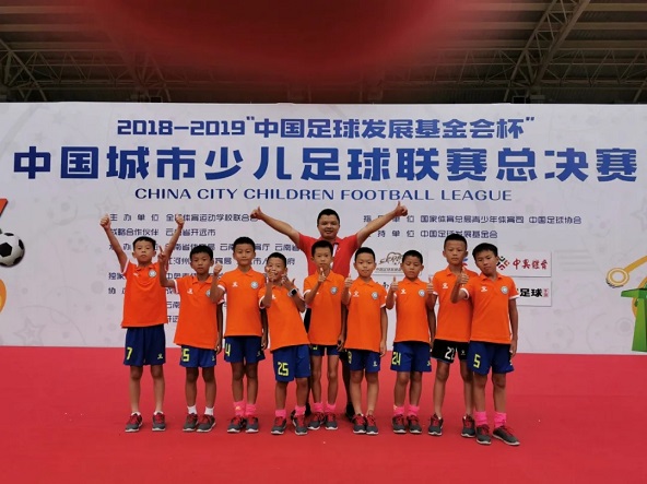 海门中专足球队_海门小学足球队冠军_海门足球比赛