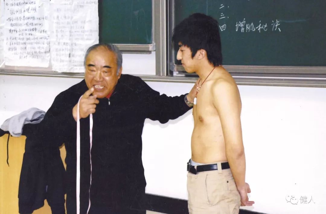 举重运动员夺冠_举重运动会勇夺冠军_举重运动员比赛视频