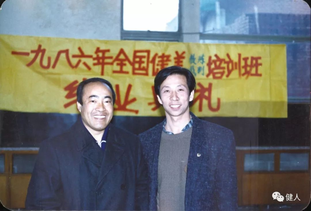 举重运动员夺冠_举重运动员比赛视频_举重运动会勇夺冠军