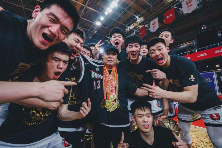 逆风翻盘！临海回浦中学篮球队全国高中篮球