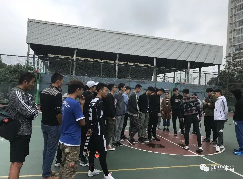篮球发球的正确姿势_初学篮球发球规则是什么_篮球的发球规则