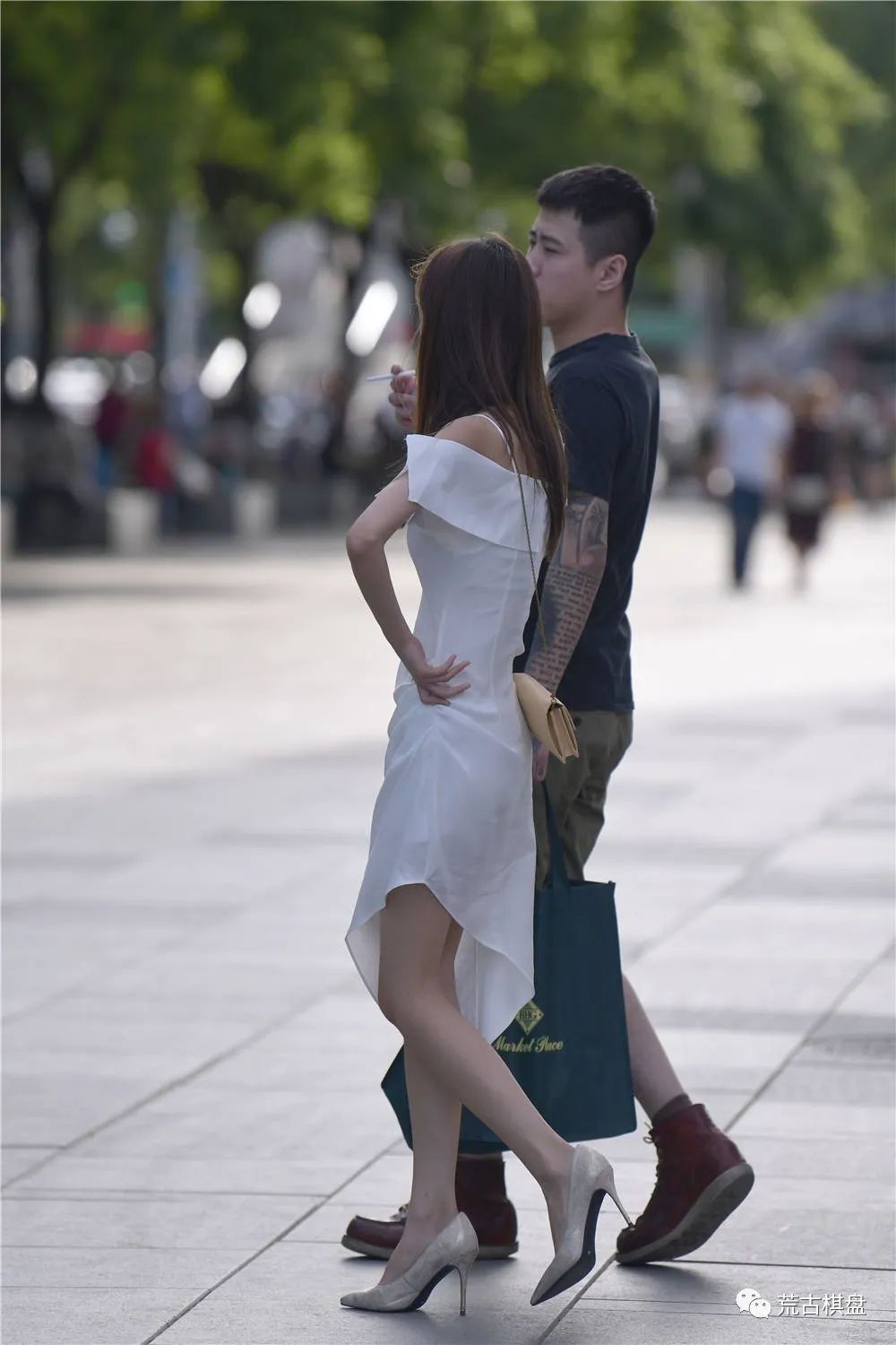 鞋灰搭配运动裤好看吗_灰运动鞋搭配_灰运动鞋配什么颜色裤子