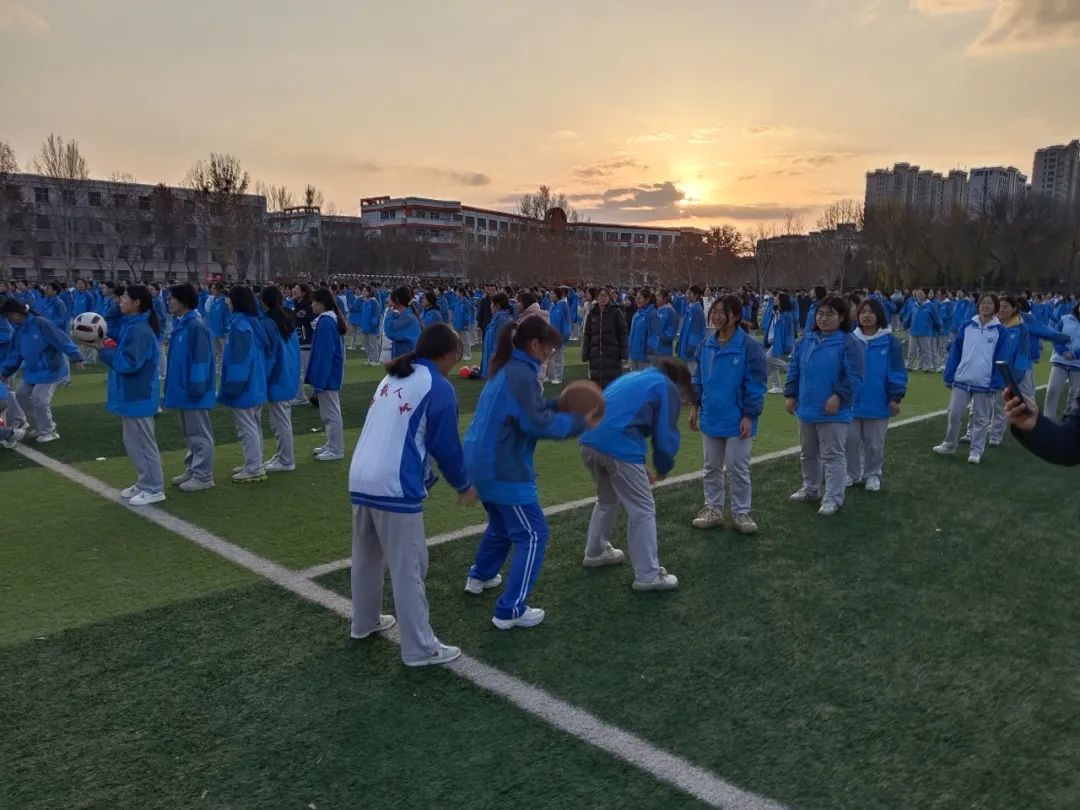 篮球接力游戏视频_篮球接力怎么玩_篮球接力体育游戏规则