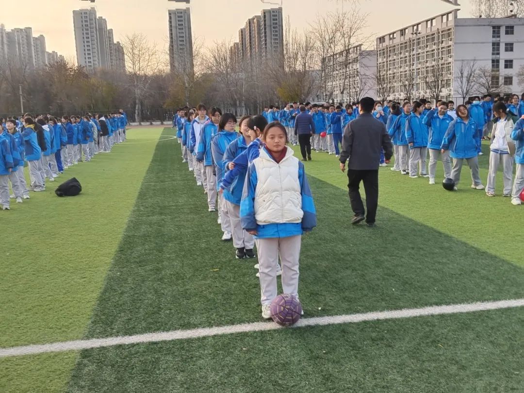 篮球接力体育游戏规则_篮球接力游戏视频_篮球接力怎么玩