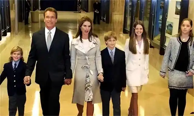 举重冠军生活_举重冠军的结婚生子_举重冠军妻子