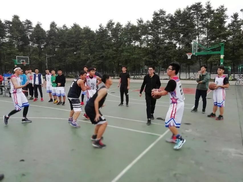 篮球冠军是奖牌还是奖杯_篮球不一定是冠军吗_篮球冠军是谁中国