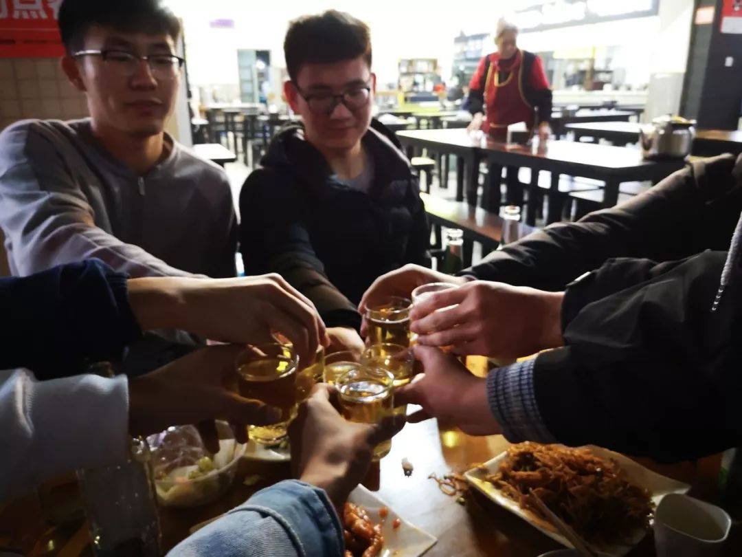 篮球不一定是冠军吗_篮球冠军是奖牌还是奖杯_篮球冠军是谁中国