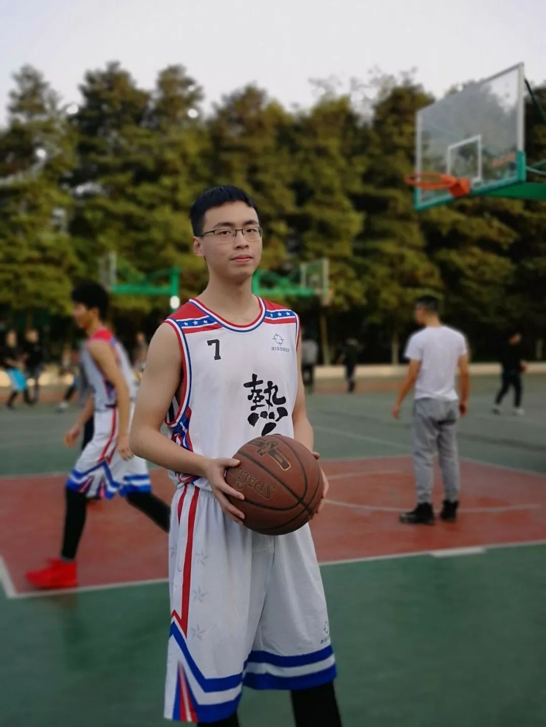 篮球不一定是冠军吗_篮球冠军是奖牌还是奖杯_篮球冠军是谁中国