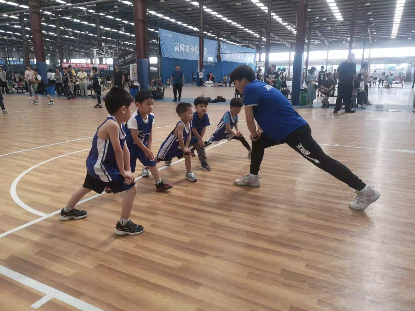 少儿篮球比赛规则_儿童篮球u6比赛规则_篮球规则儿童版