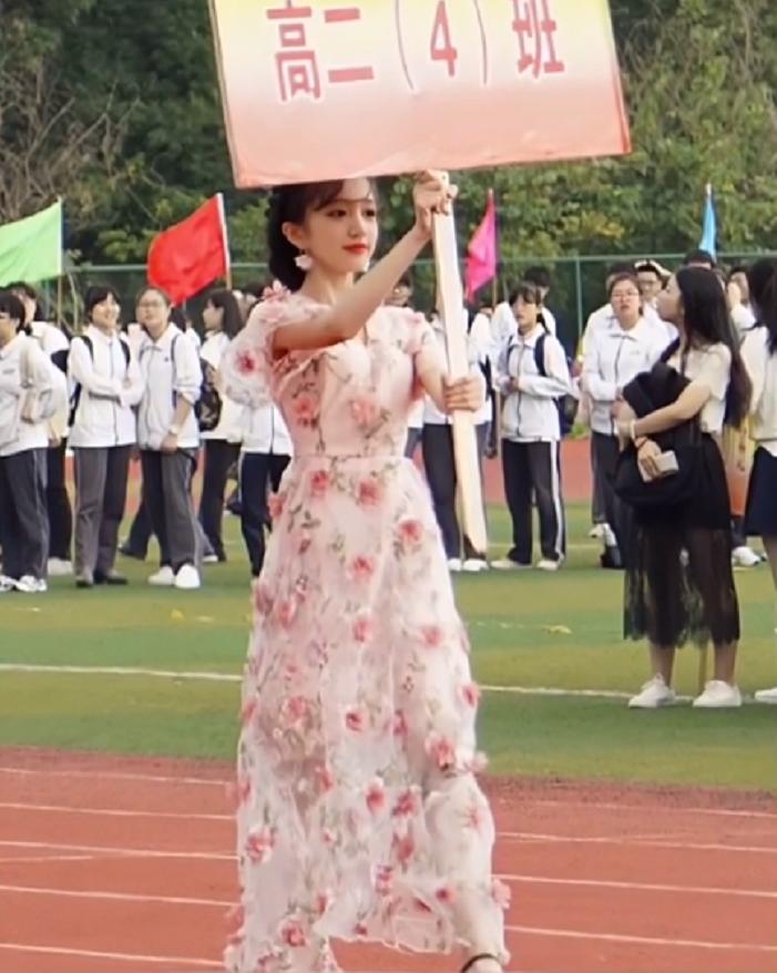 运动会背影作文600_运动会背影作文_高中运动会女生背影