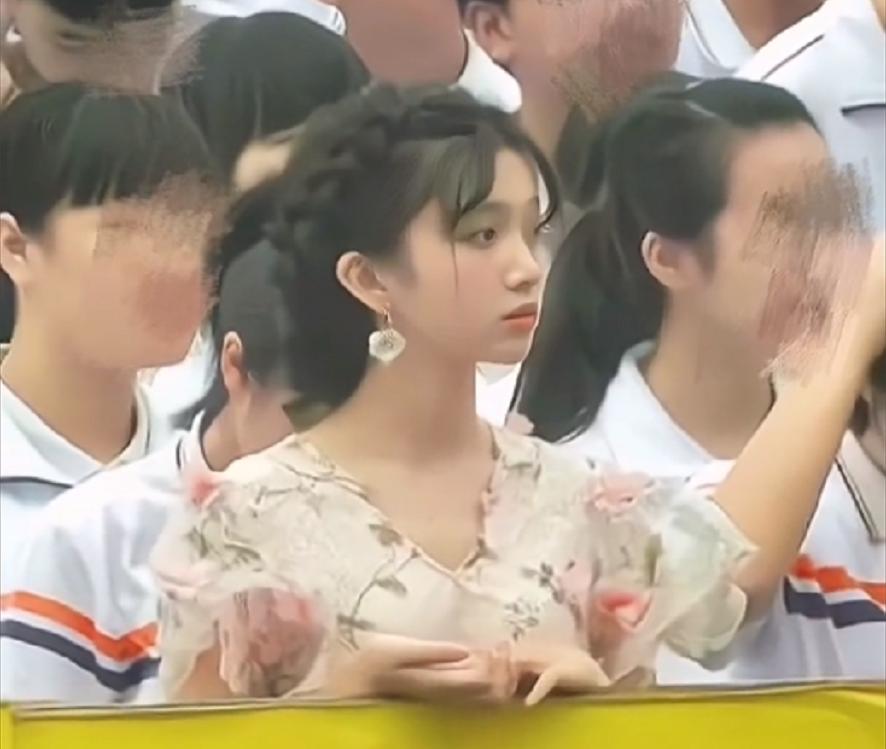 高中运动会女生背影_运动会背影作文_运动会背影作文600