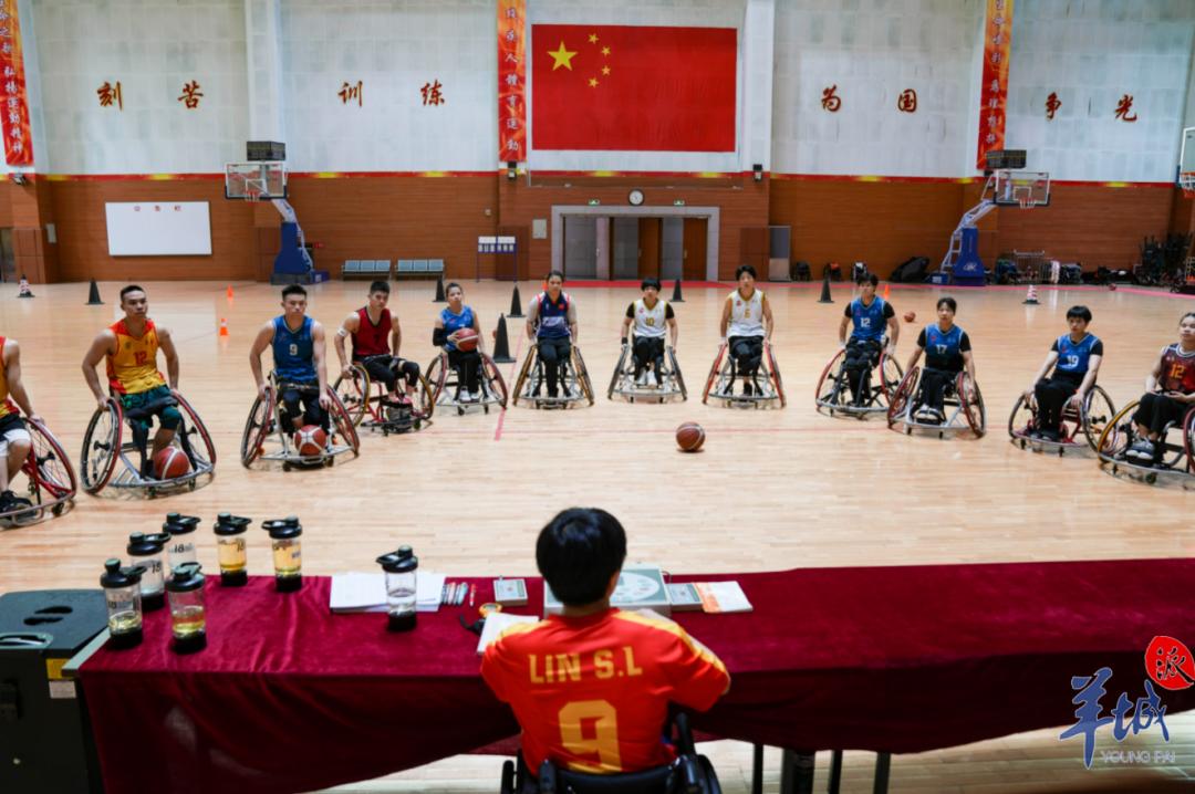 篮球个人技巧_篮球技巧运动员_篮球员技巧运动有哪些