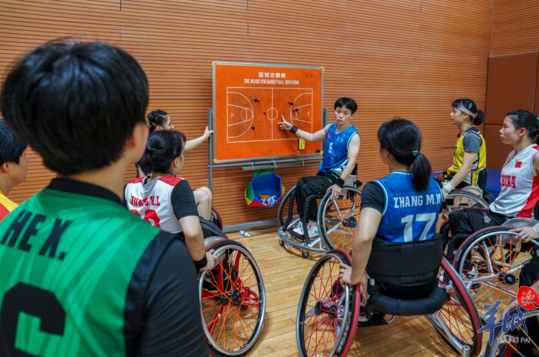 篮球员技巧运动有哪些_篮球个人技巧_篮球技巧运动员