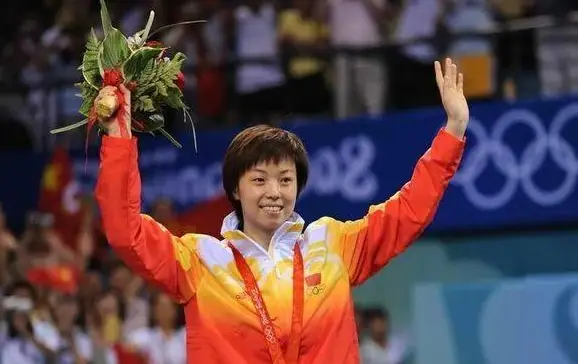 游泳女子冠军世界排名_游泳冠军2021女_世界游泳最快女子冠军
