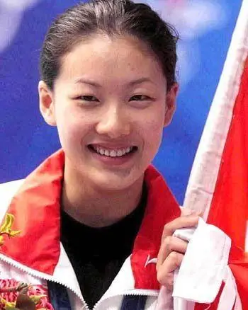 游泳冠军2021女_游泳女子冠军世界排名_世界游泳最快女子冠军
