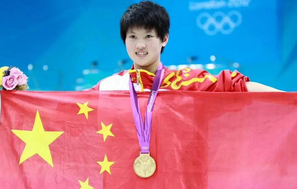 世界游泳最快女子冠军_游泳冠军2021女_游泳女子冠军世界排名