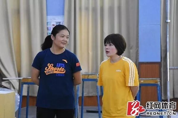 湖南举重冠军视频_湖南举重冠军有哪些运动员_湖南举重选手