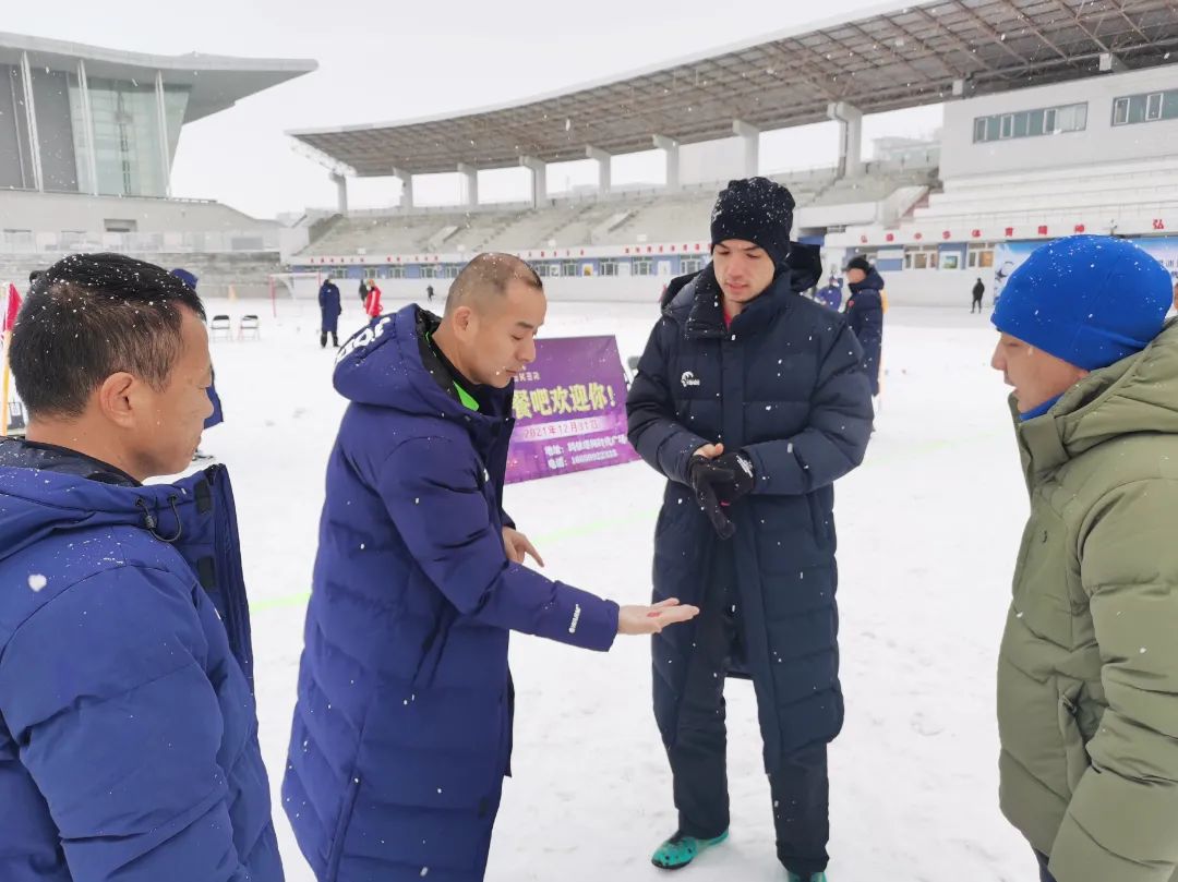 伊犁群众足球冠军是谁_伊犁足球俱乐部_伊犁足球学校