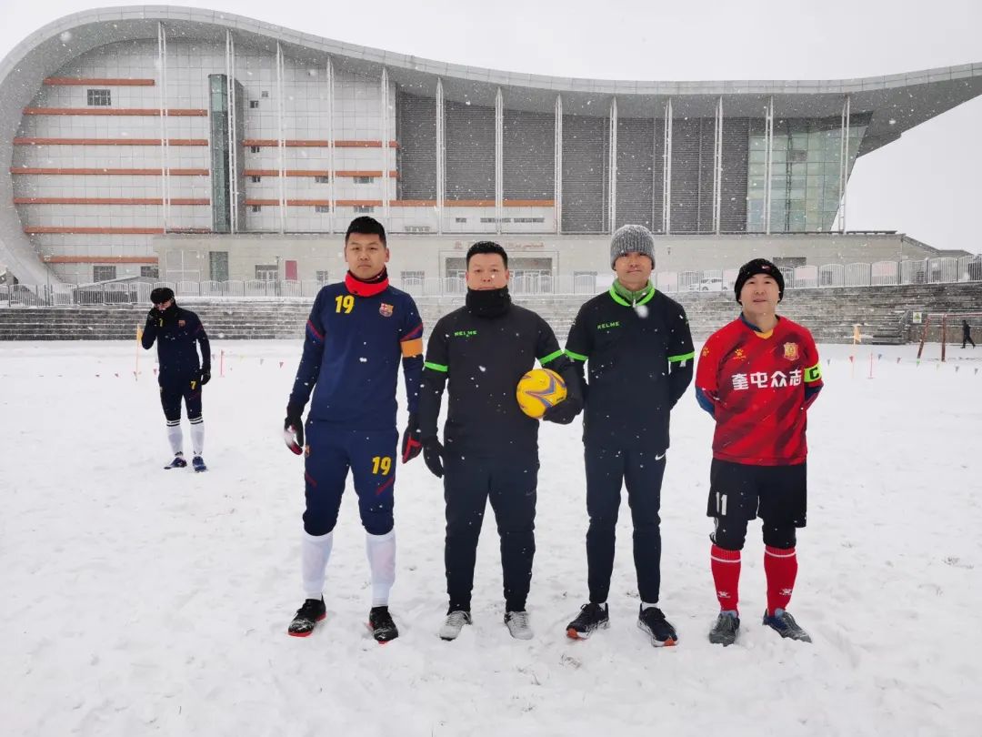 伊犁足球俱乐部_伊犁群众足球冠军是谁_伊犁足球学校
