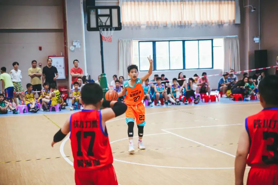 伊犁足球俱乐部_伊犁群众足球冠军是谁_新疆伊犁足球培训中心