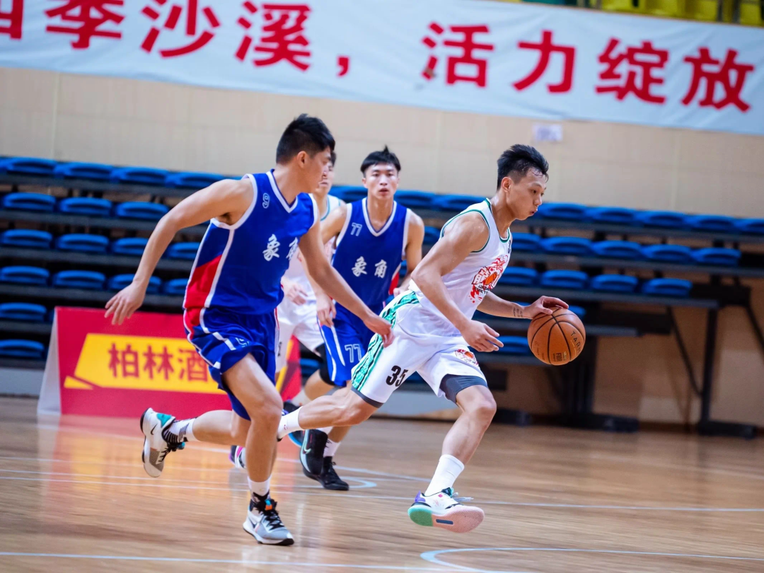 伊犁足球俱乐部_伊犁群众足球冠军是谁_新疆伊犁足球培训中心