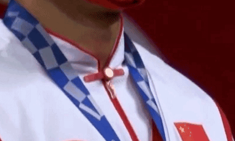 中国举重男冠军图片_房委委中国举重队_举重冠军进商业健身房好吗