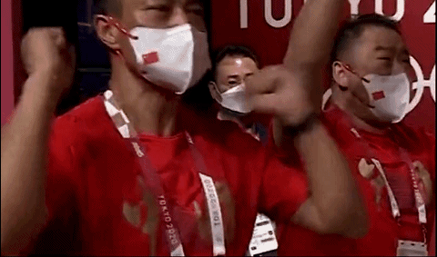 中国举重男冠军图片_举重冠军进商业健身房好吗_房委委中国举重队