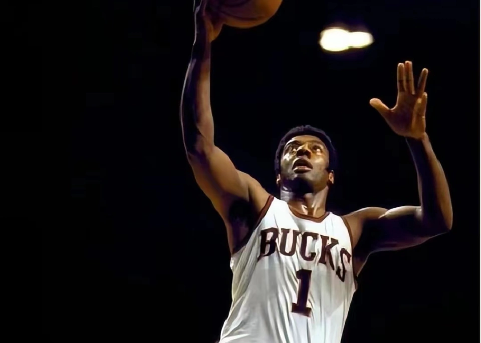 美媒排NBA球员排名及阵容：奥尼尔无缘历史前三阵容